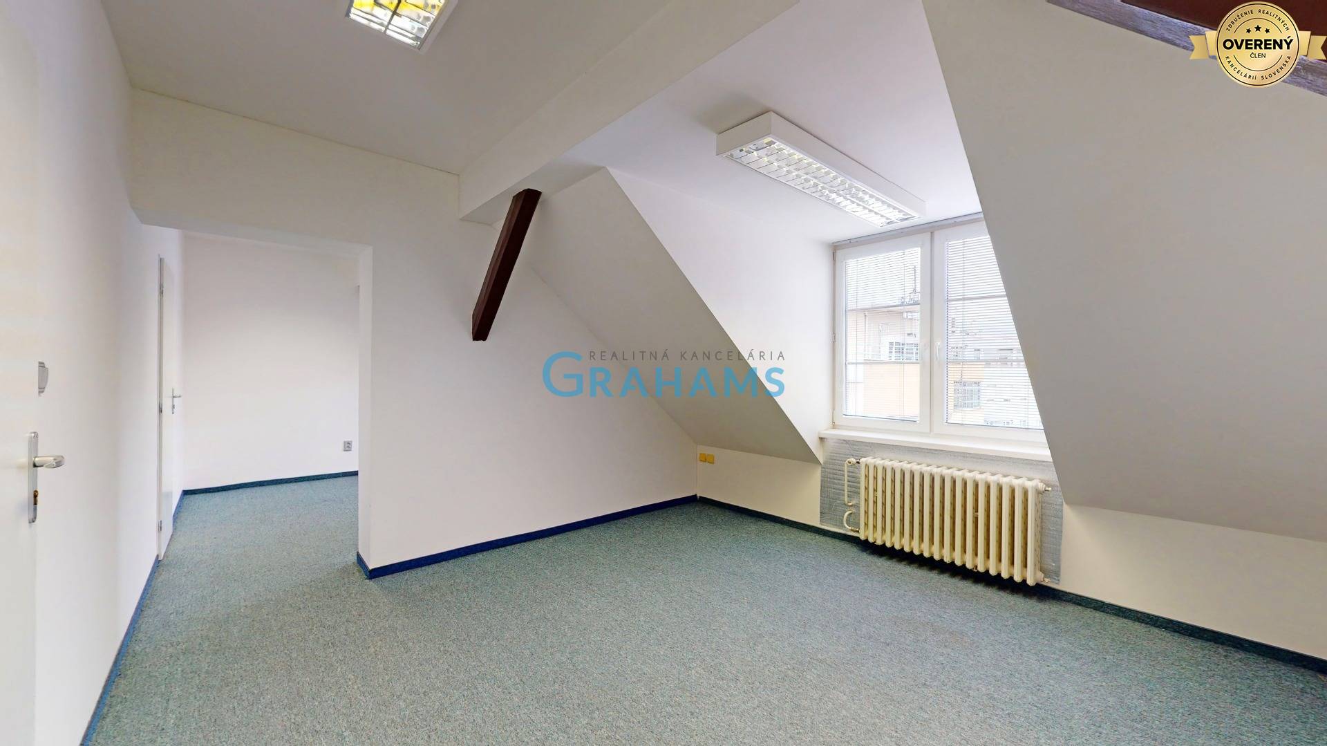 Podkrovná kancelária