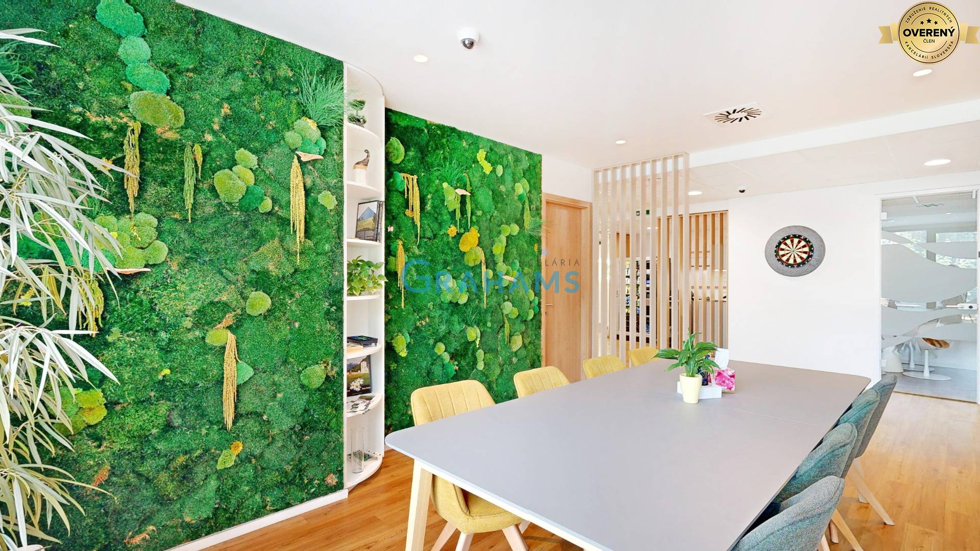 Vstupná hala oddelený stôl