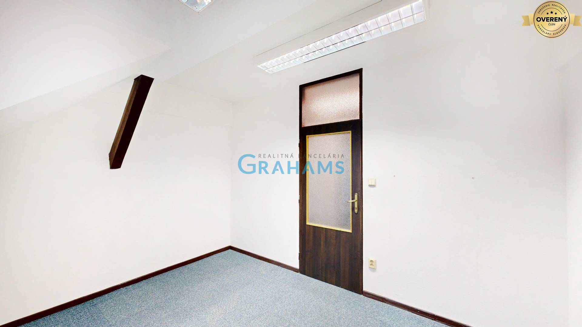 Podkrovná kancelária