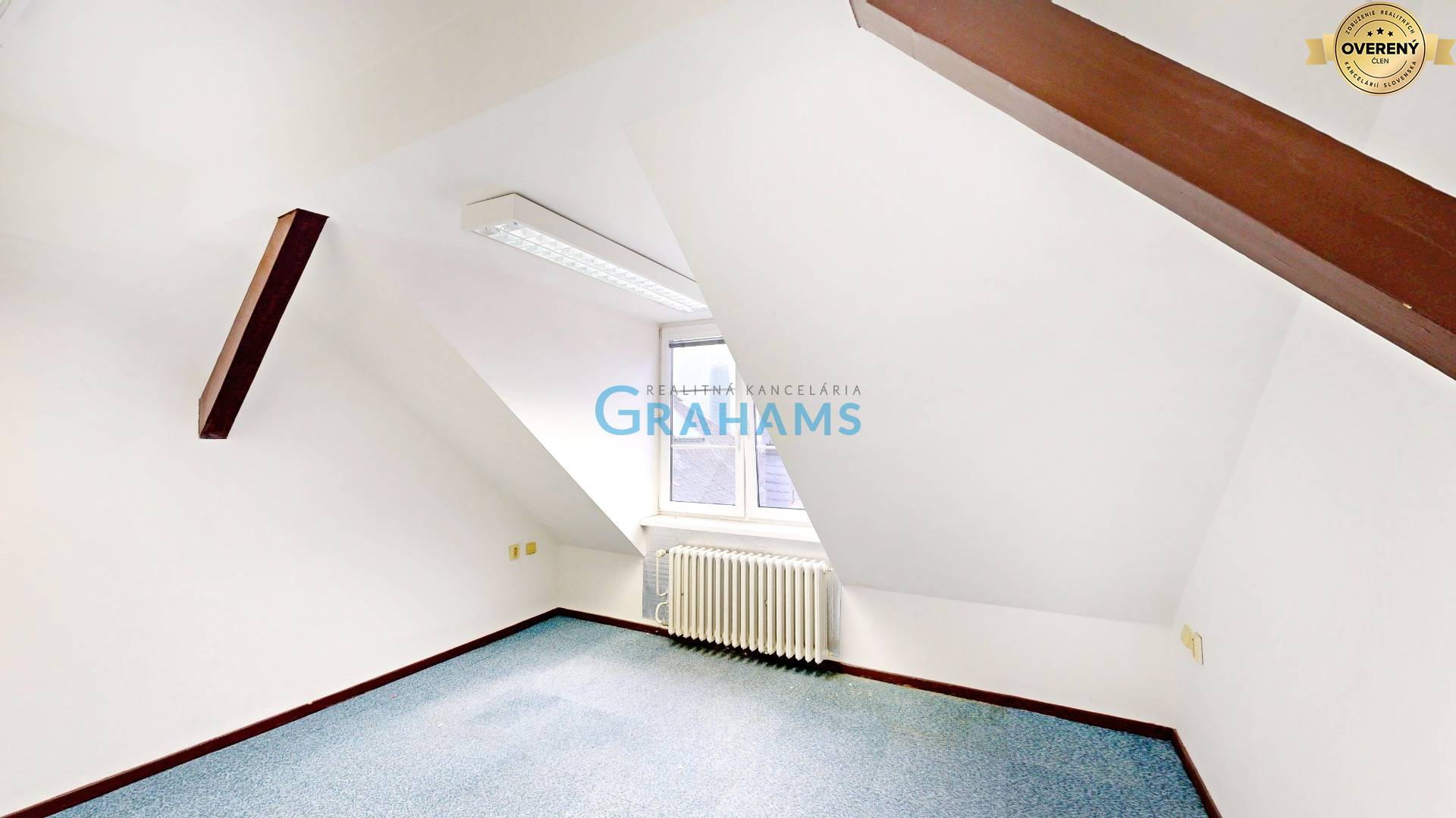 Podkrovná kancelária