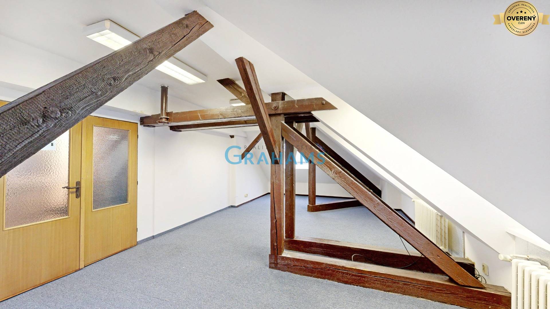 Podkrovná kancelária 44m2
