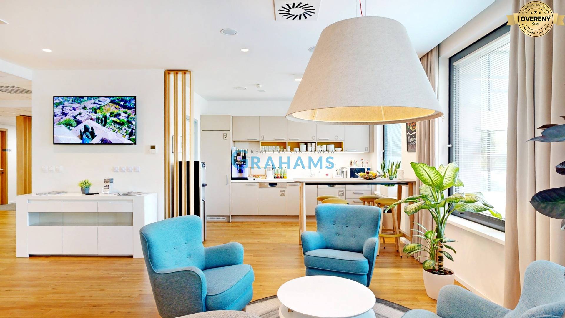 Vstupná hala s kuchynským kútom