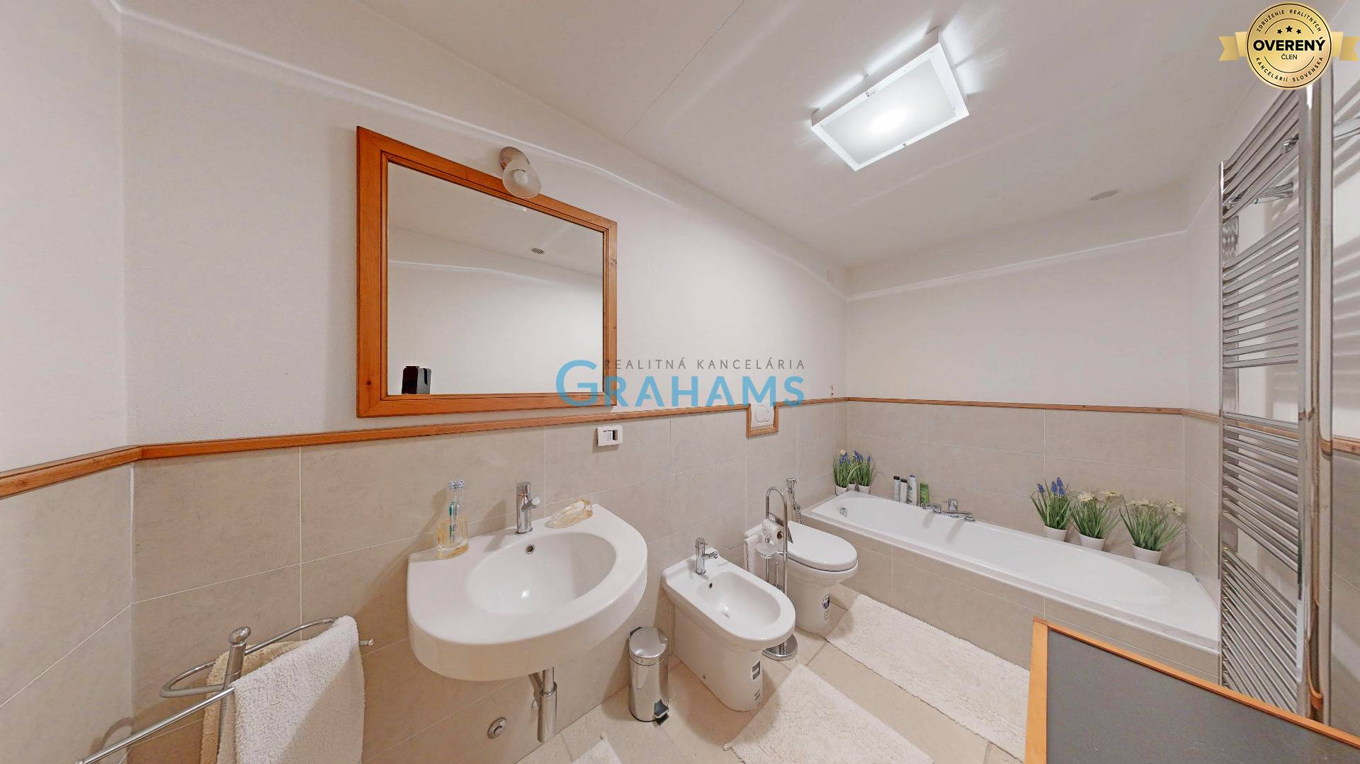 Kupeľňa v hlavnej spálni