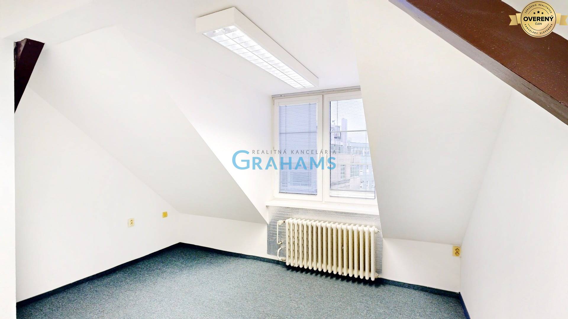 Podkrovná kancelária