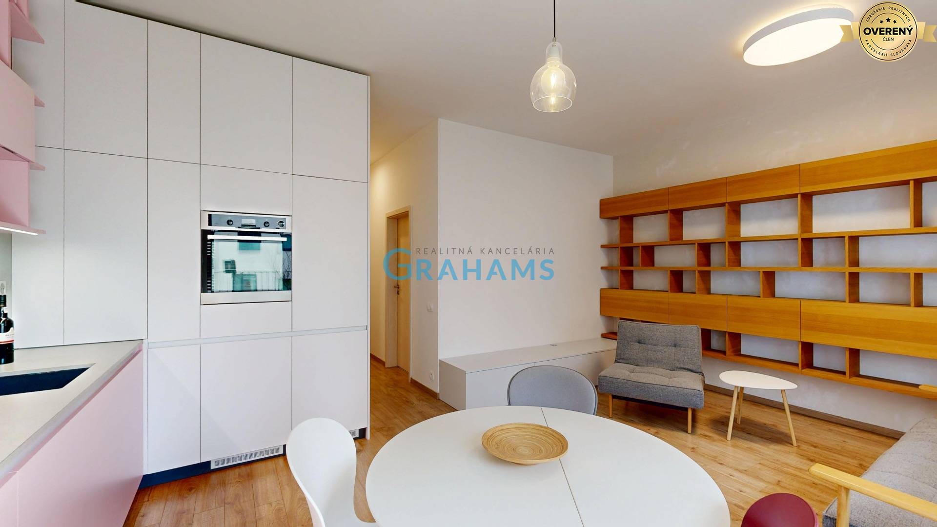 Obývačka s kuchyňou