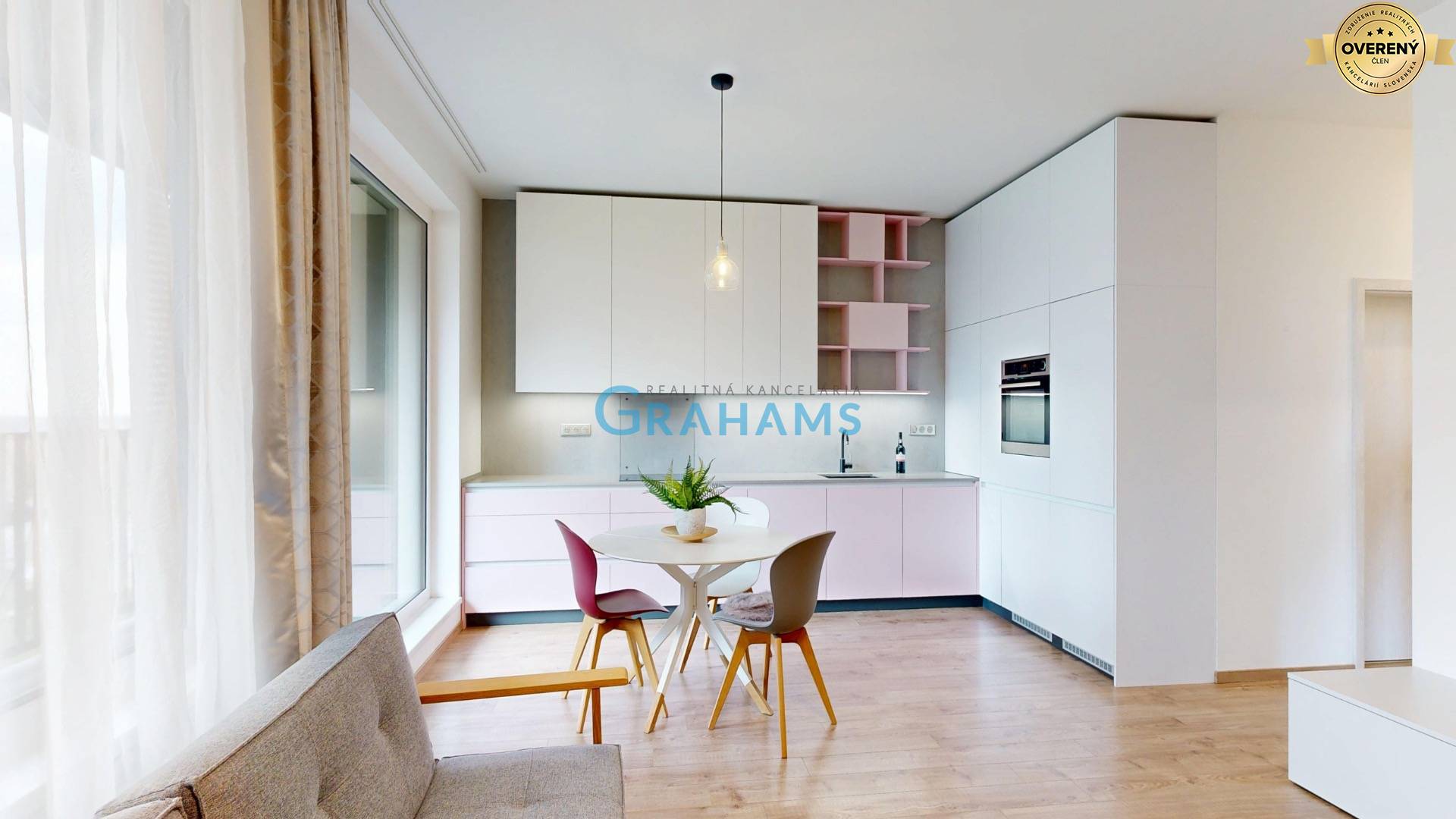 Obývačka s kuchyňou
