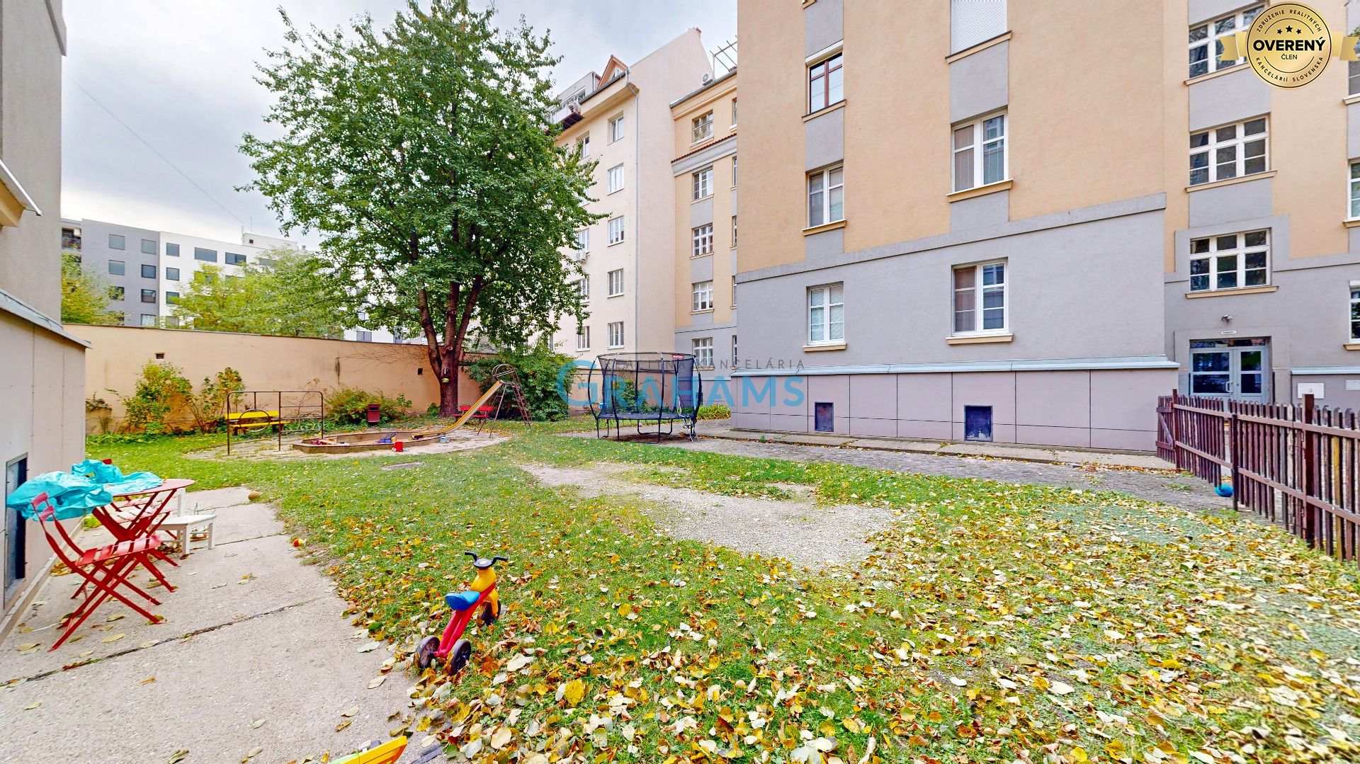 Detské ihrisko na spoločnom dvore