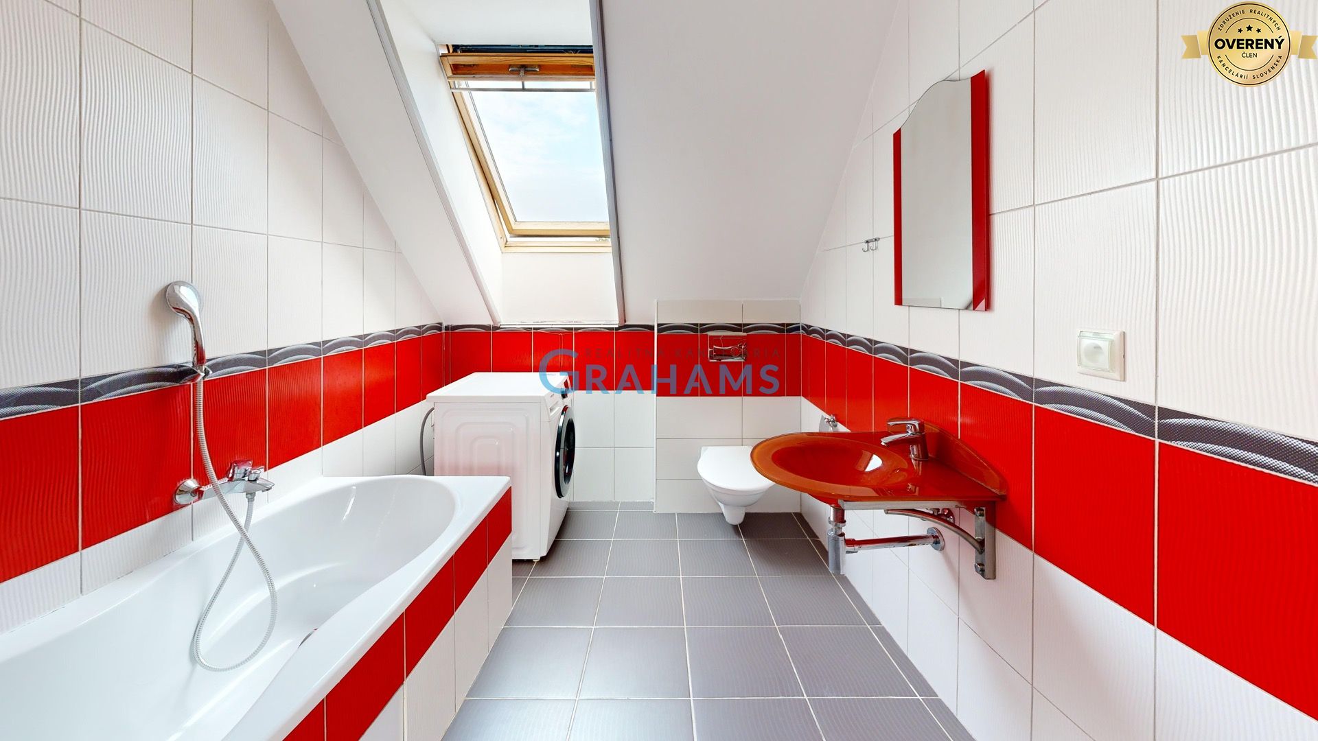 GRAHAMS-predaj-4-izb-zariadeneho-RD-Okruzna-Rovinka-Bathroom.jpg